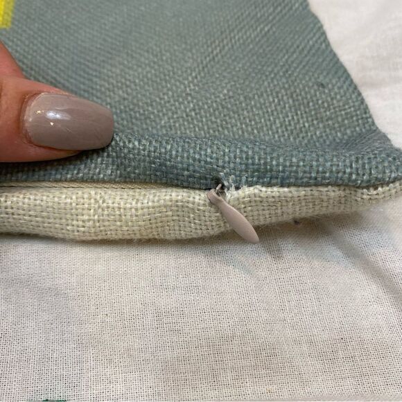 Lot of Two Graphic Neutral‎ Colored Pillow Covers - Picture 6 of 7